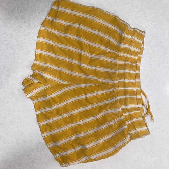 XS shorts from Forever 21 - Picture 2 of 3